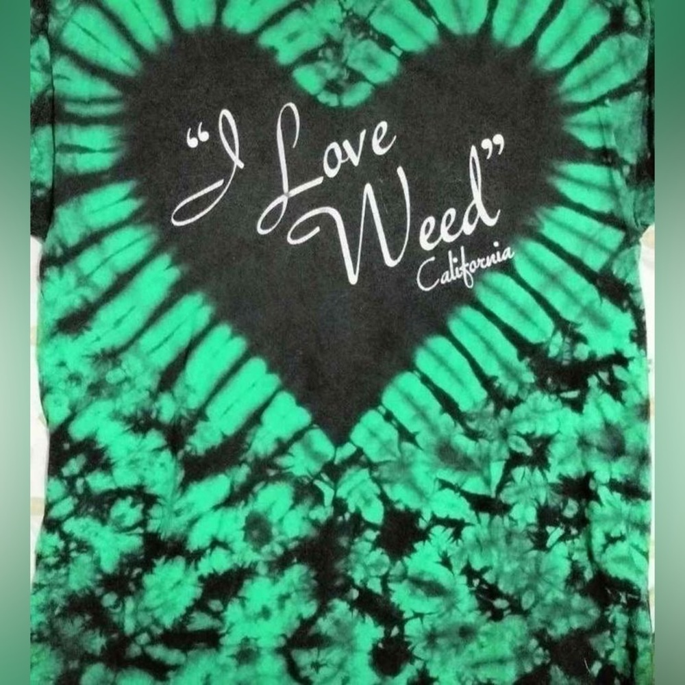 Tie dyed “I love Weed” Basic Tee